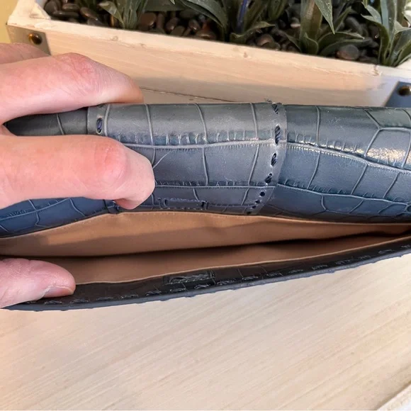 Ann Taylor Elegant Blue Crocodile-Embossed Leather Purse NWOT - Picture 4 of 11